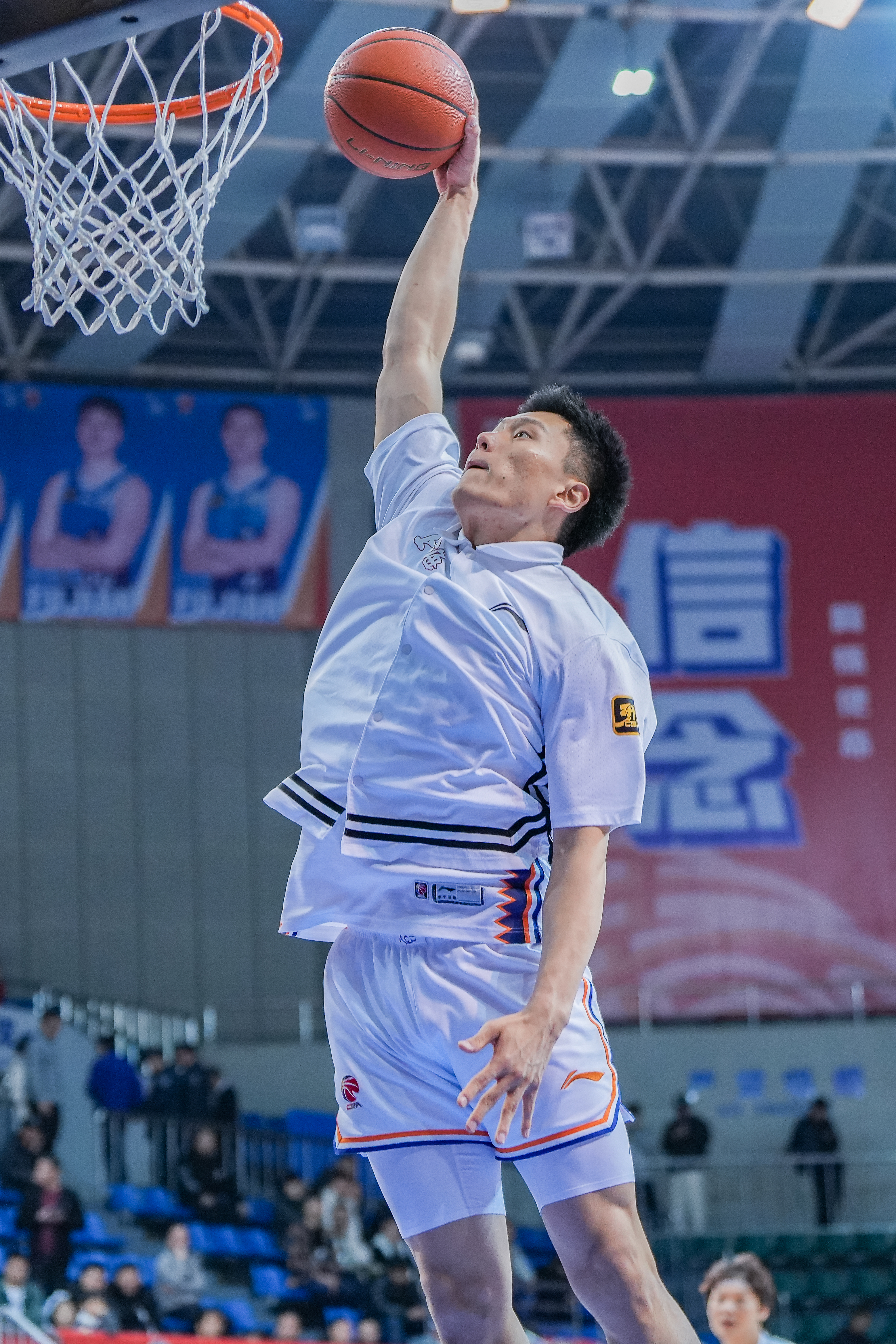  持續(xù)漲球！上海男籃“李花”組合—李弘權(quán)、李添榮