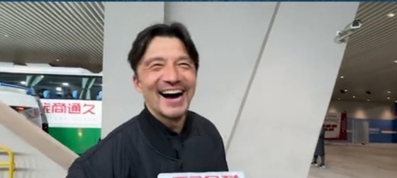  帶孩子和帶球隊(duì)哪個更累？謝暉笑言：都累，但帶孩子更累