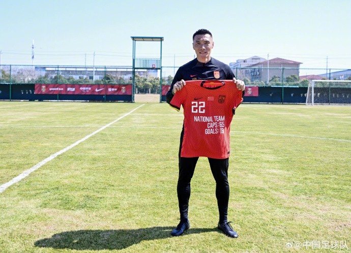  向退役的前國(guó)家隊(duì)球員于大寶表達(dá)感謝、送上祝福