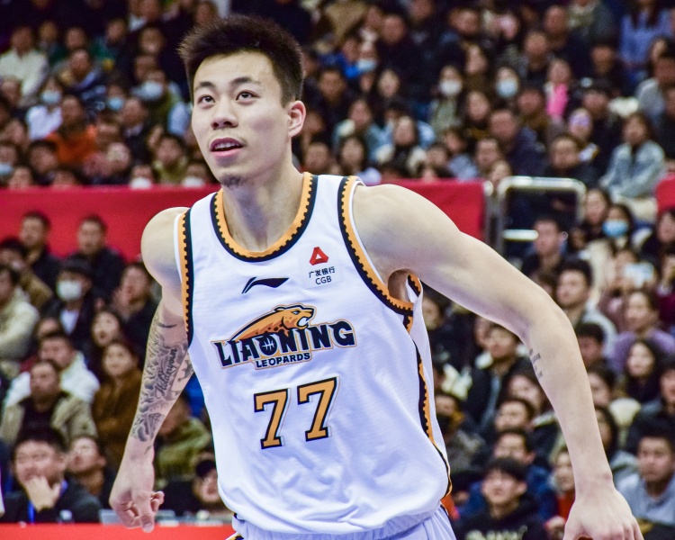  狀態(tài)復蘇！張鎮(zhèn)麟上半場11投7中&三分4中1 拿到15分4板4助2斷