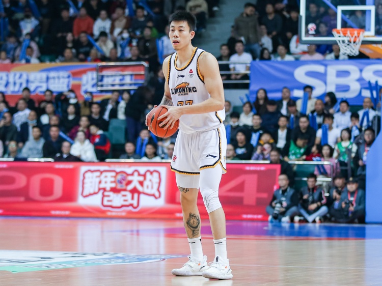  攻防俱佳！張鎮(zhèn)麟15中8拿到19分7板6助5斷2帽