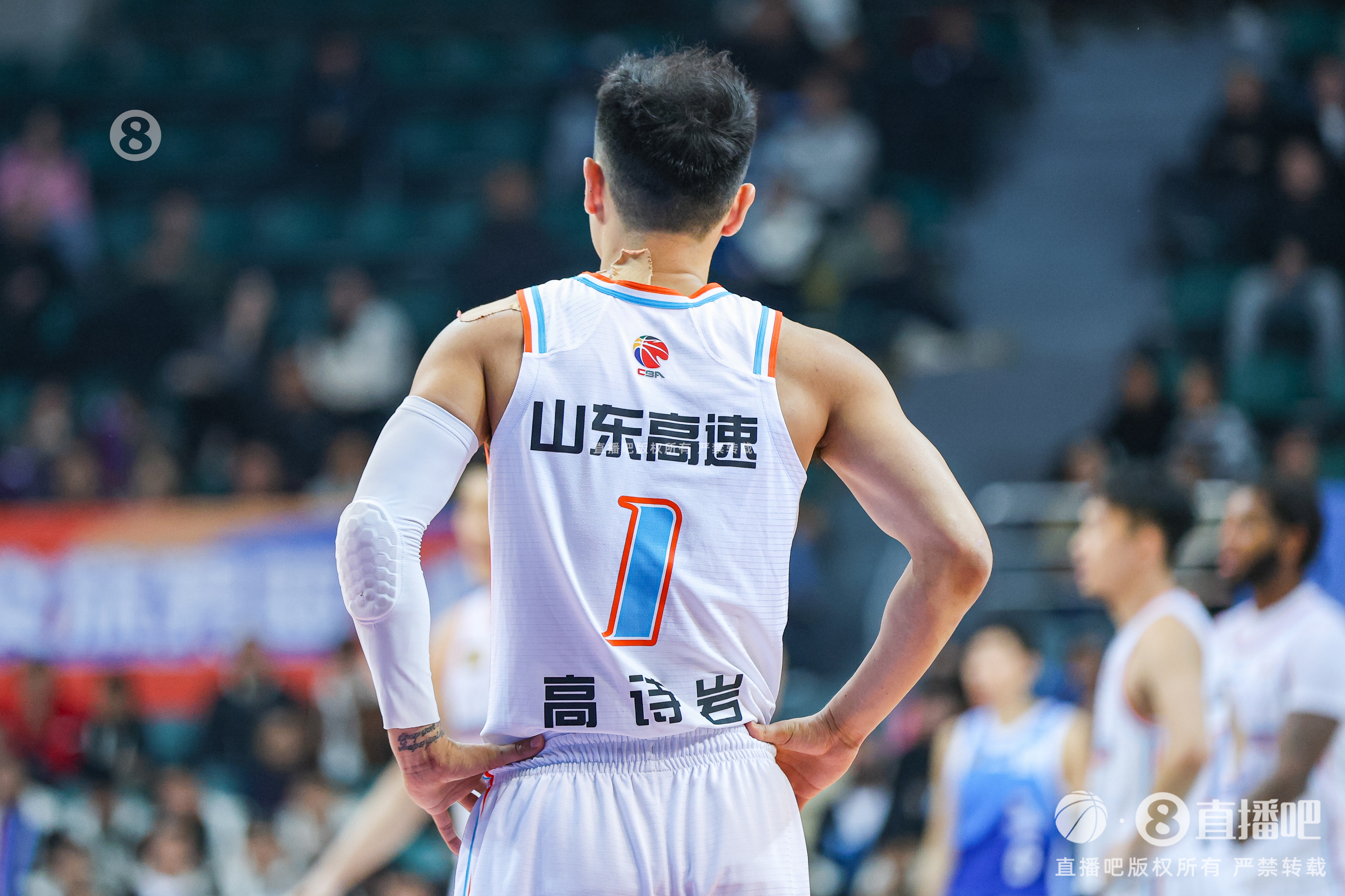  慢熱！首節(jié)山東落后四川1分 全隊首發(fā)5人單節(jié)合計僅拿到3分