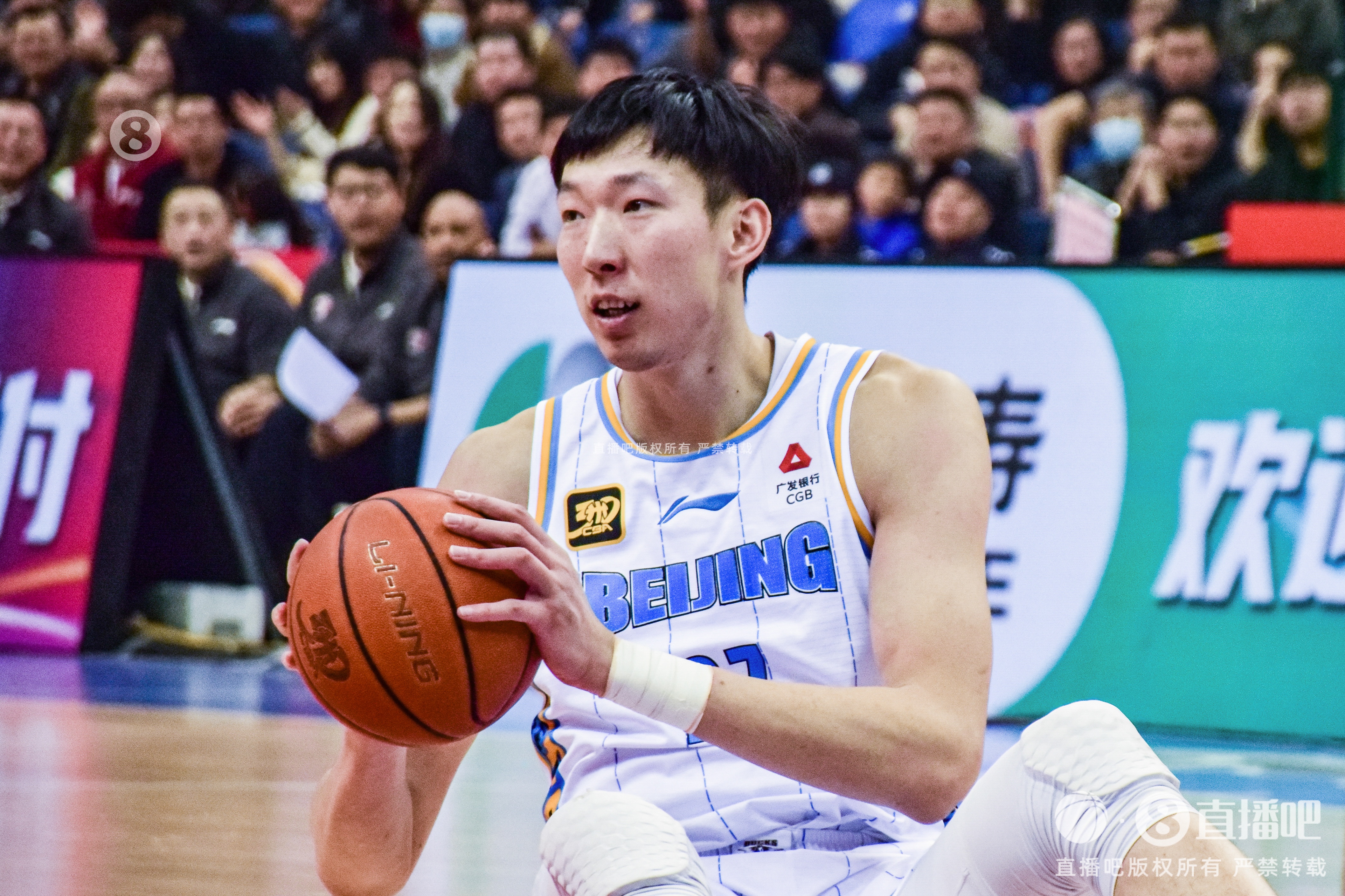  定海神針！周琦內(nèi)線攻防在線 半場6中5貢獻12分6籃板2蓋帽