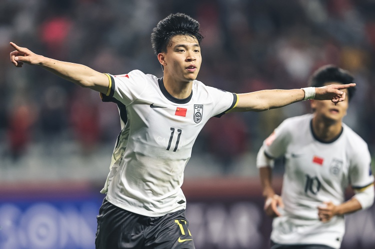  北青體育：18歲“跳級生”王鈺棟有望進入國足客戰(zhàn)沙特名單！